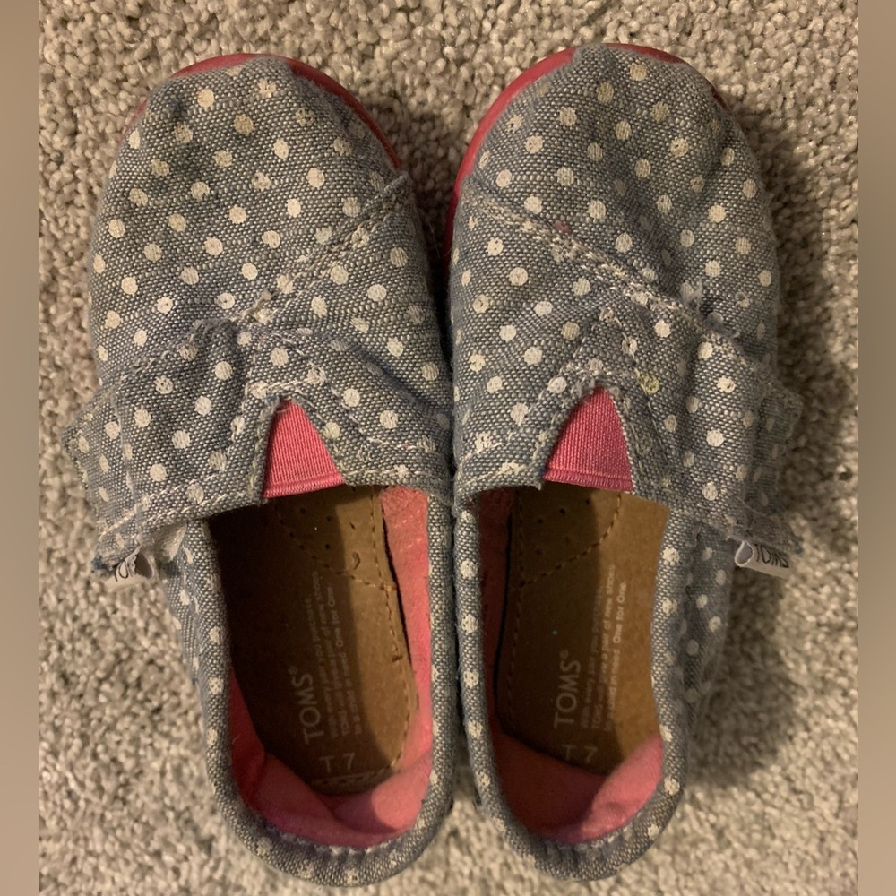 Polka dot Toms gray and white. Toddler size 7